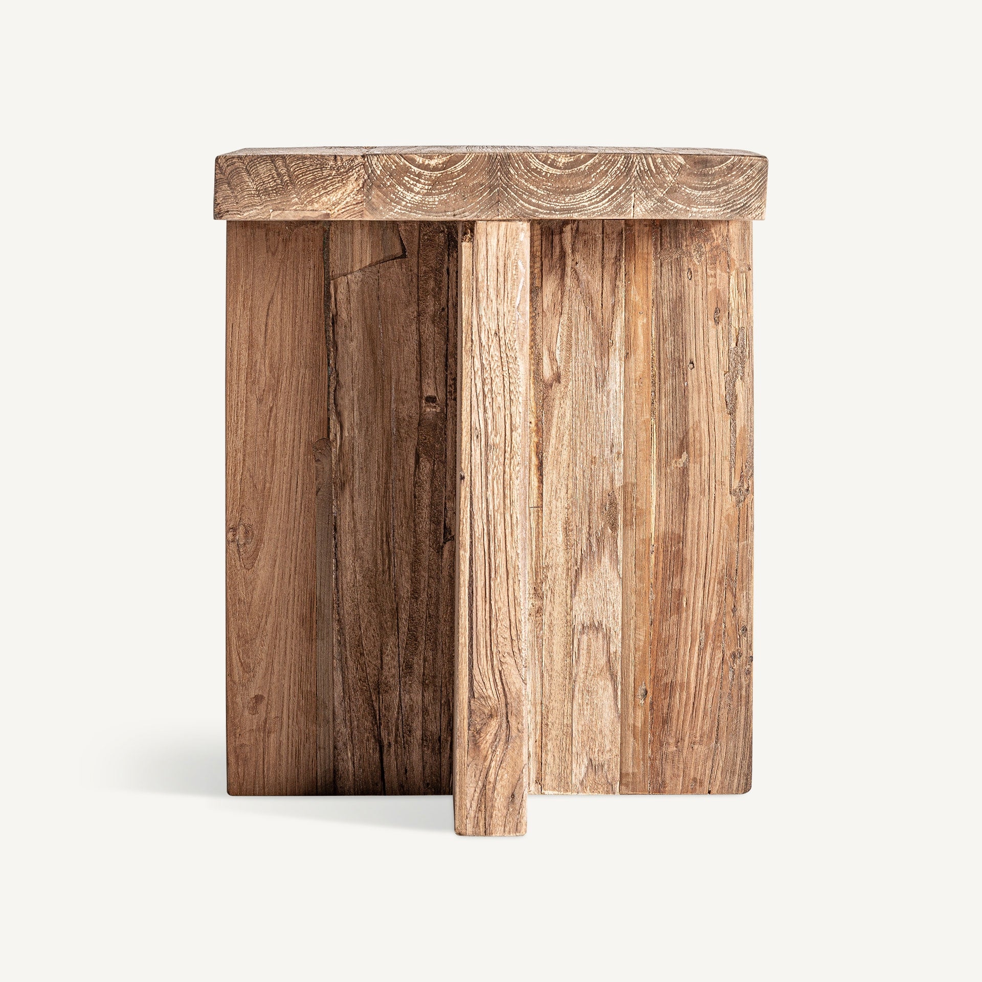 Detalle de estructura ligera en madera natural, mesa auxiliar de exterior PURE estilo sereno y moderno