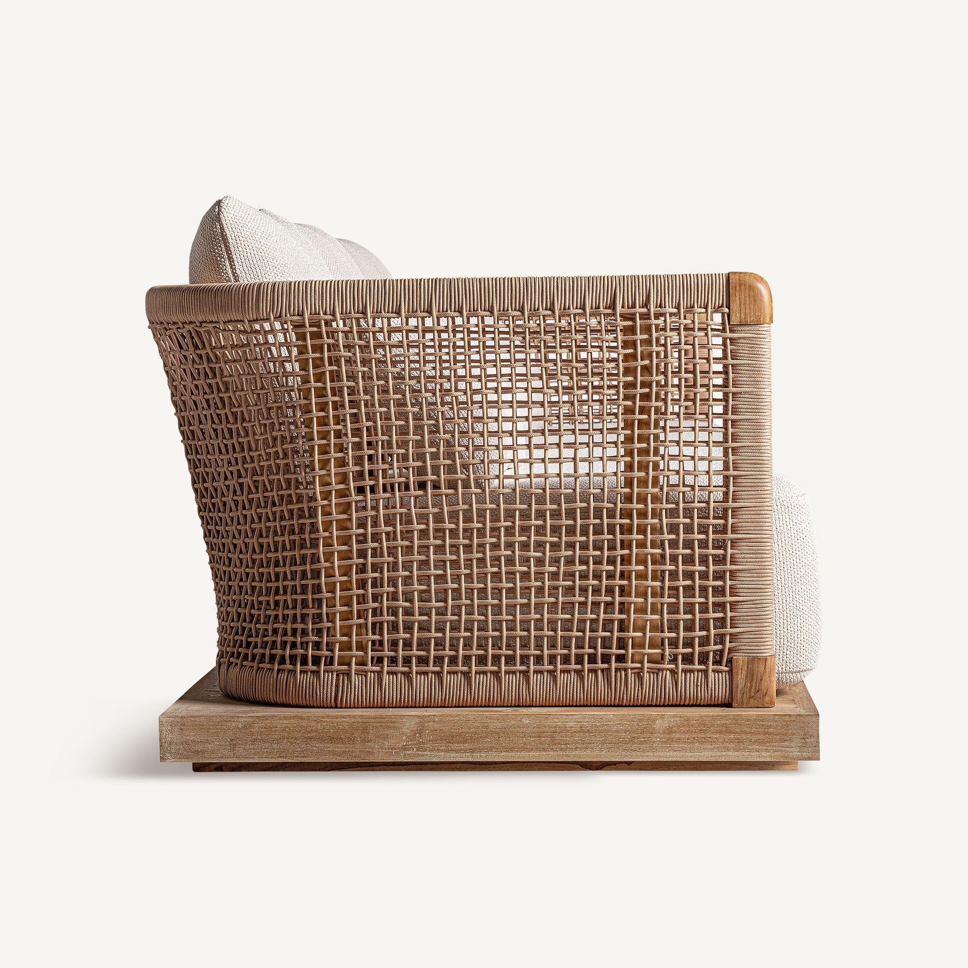 Vista trasera del sofá Trena, líneas limpias y respaldo de listones de teka reciclada para estilo exterior con carácter - boutique_interiorismo - VICAL