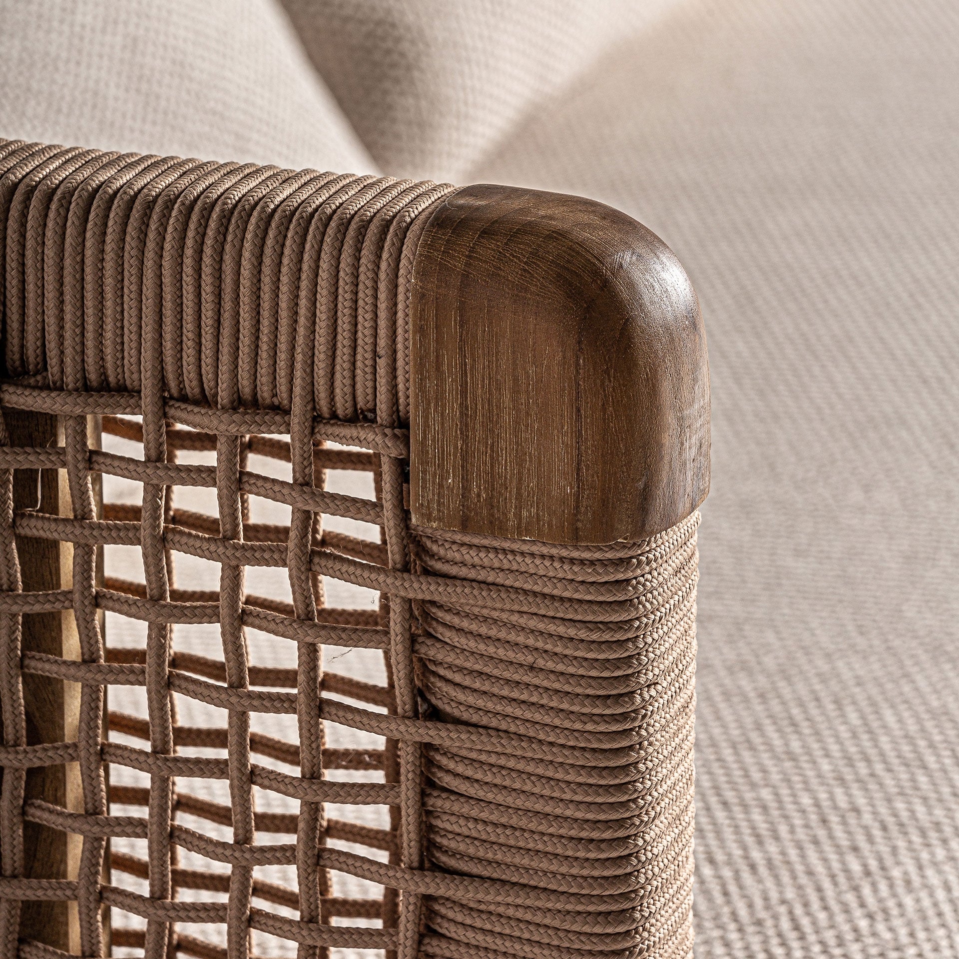 Zoom del asiento Trena, textura suave de polipropileno jaspeado y cojines mullidos para máximo confort al aire libre - boutique_interiorismo - VICAL