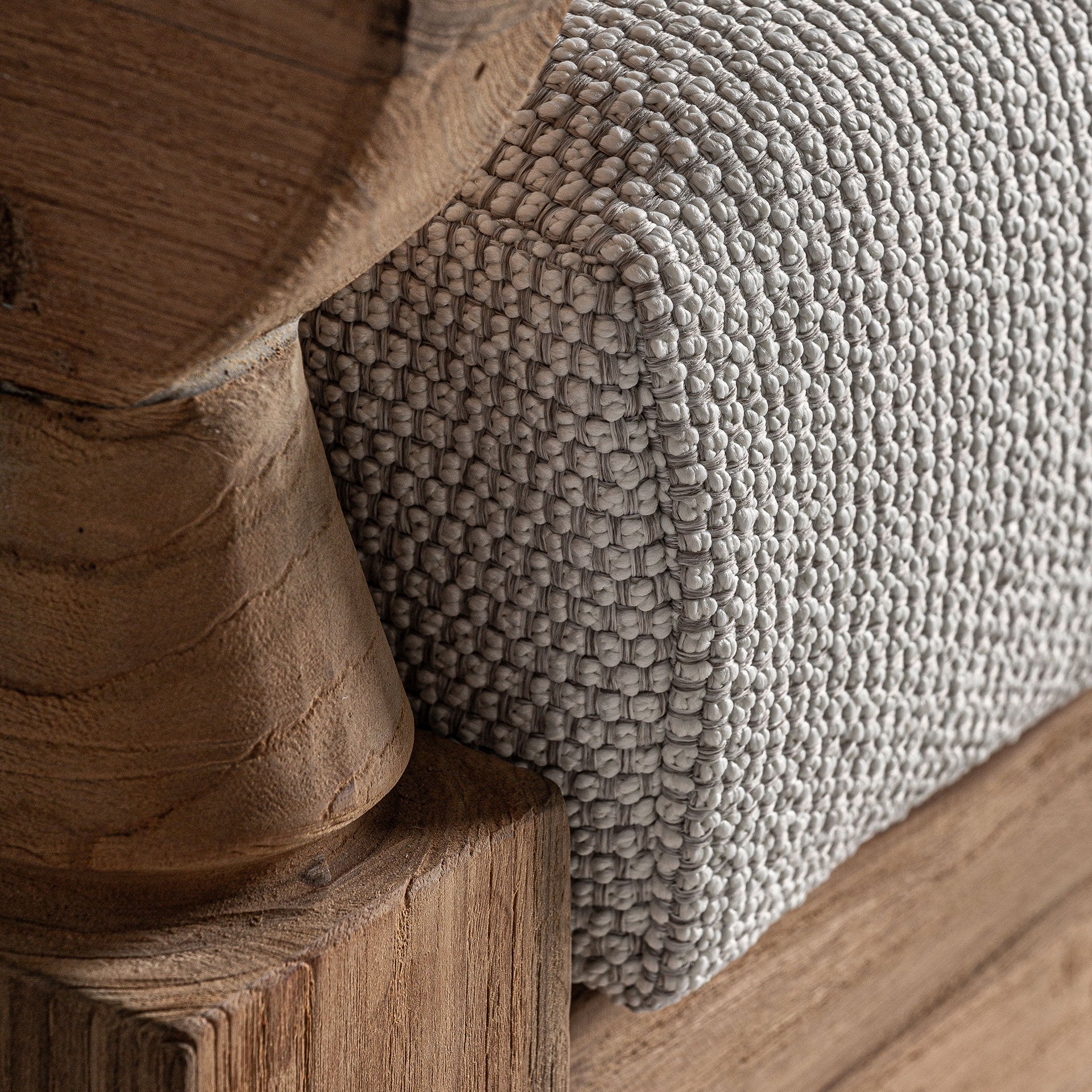 Primer plano del tapizado en polipropileno blanco para exteriores - boutique interiorismo VICAL