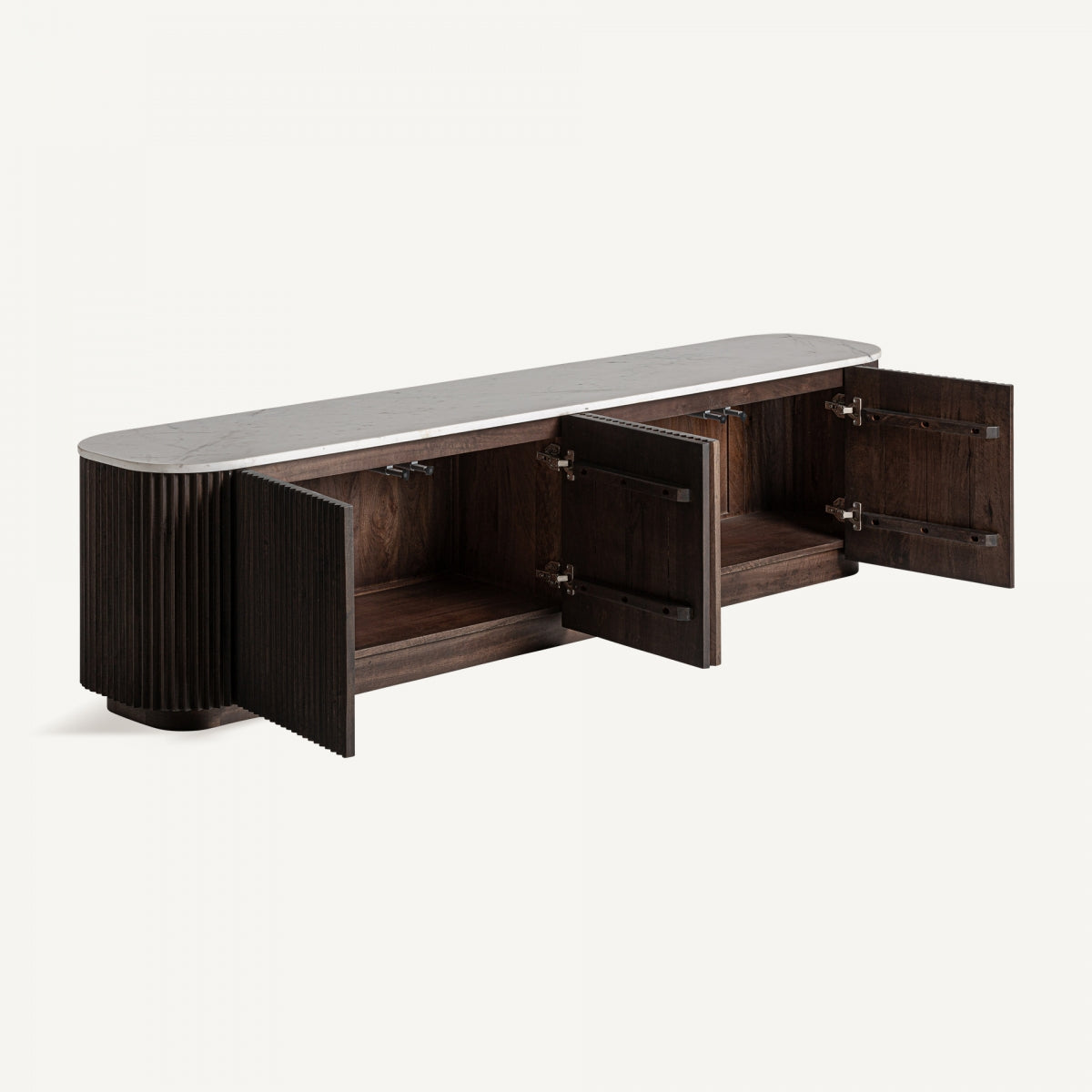 Interior del mueble de TV con puertas abiertas y gran capacidad de almacenaje