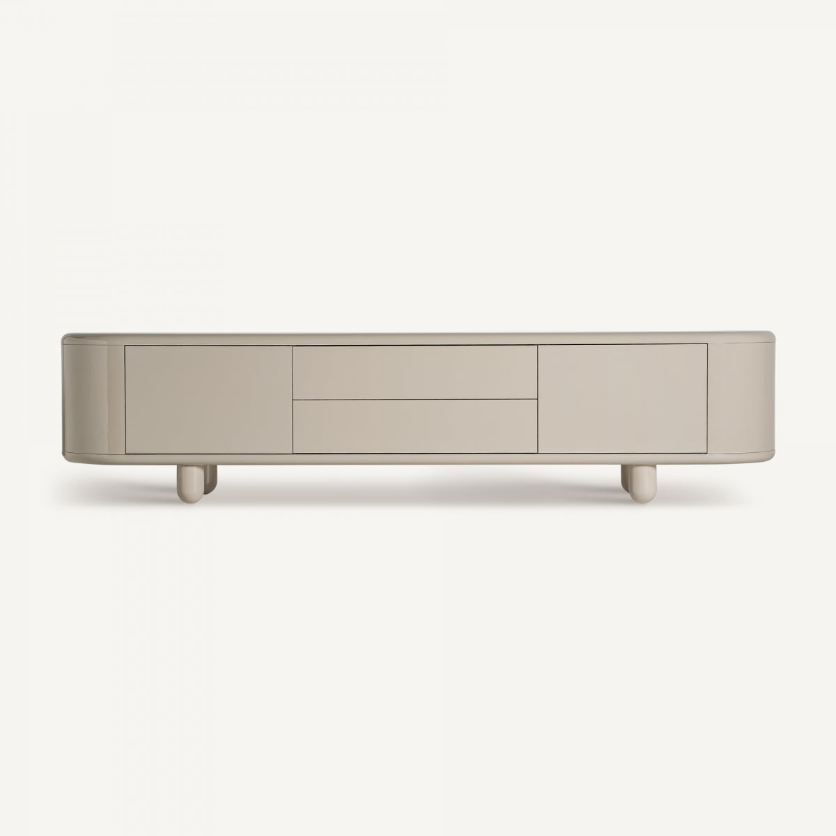 Vista frontal del mueble TV lacado en beige con acabado moderno y esquinas redondeadas. Diseño contemporáneo ideal para salones neutros.