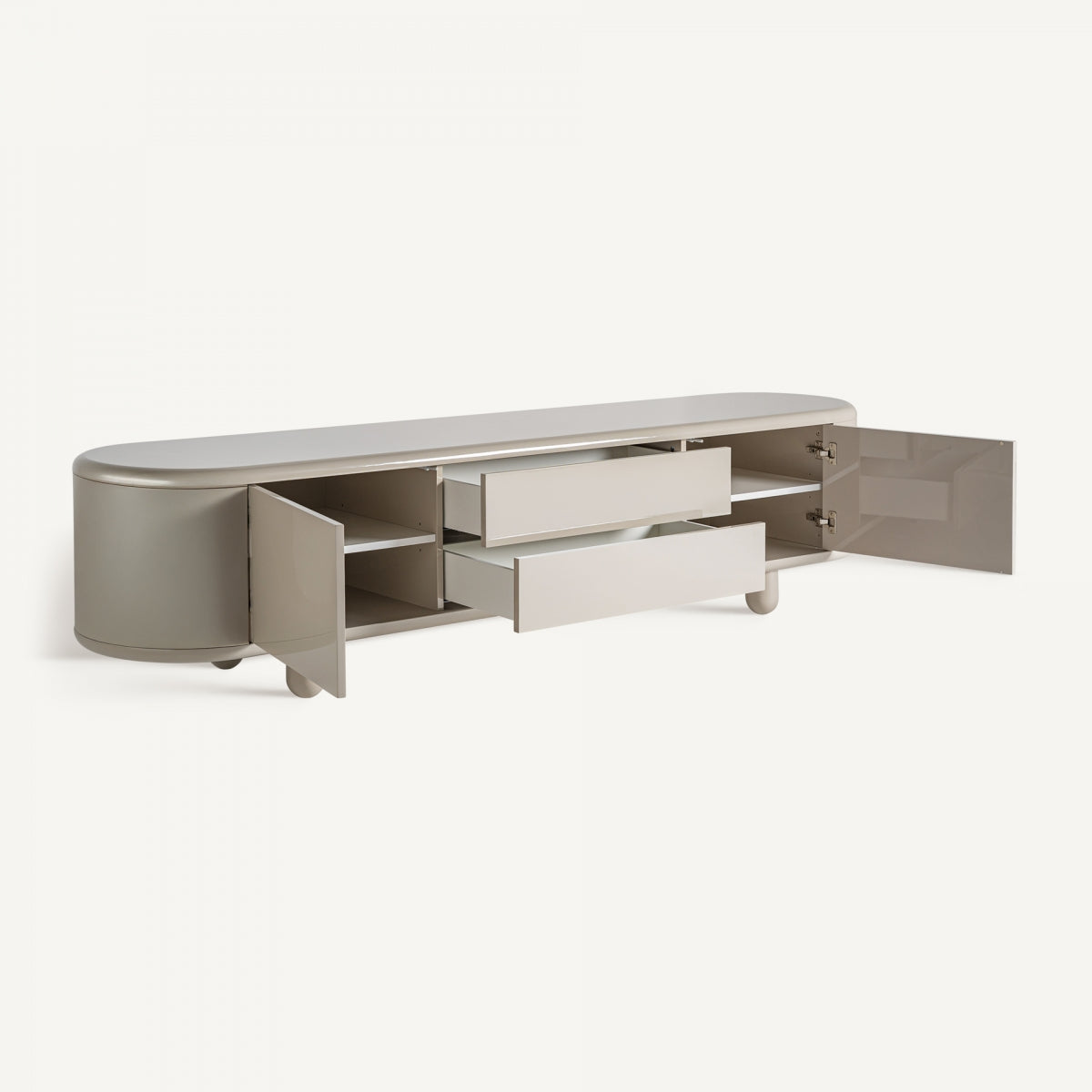 Cajones y puertas del mueble TV abiertos, mostrando su gran capacidad de almacenaje. Diseño funcional y elegante.