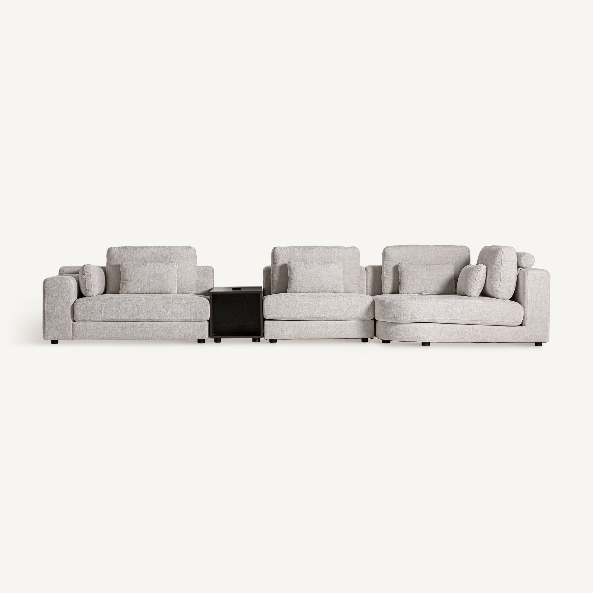 Sofá modular Deruta en blanco roto con fondo neutro, diseño contemporáneo - boutique_interiorismo-vical