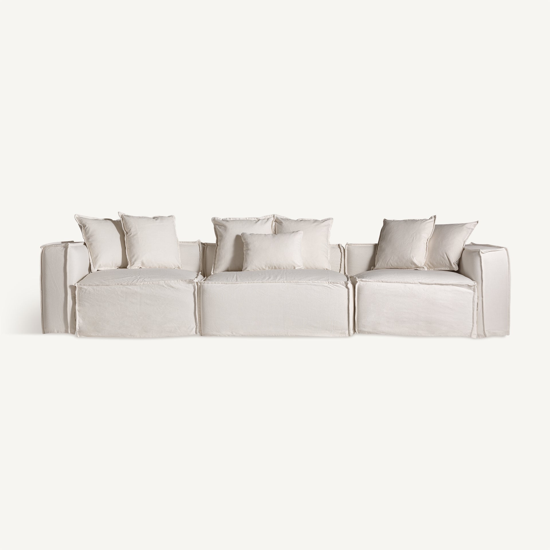 Composición de sofá modular con módulo central Virolle al centro, diseño relajado en lino blanco boutique interiorismo vical