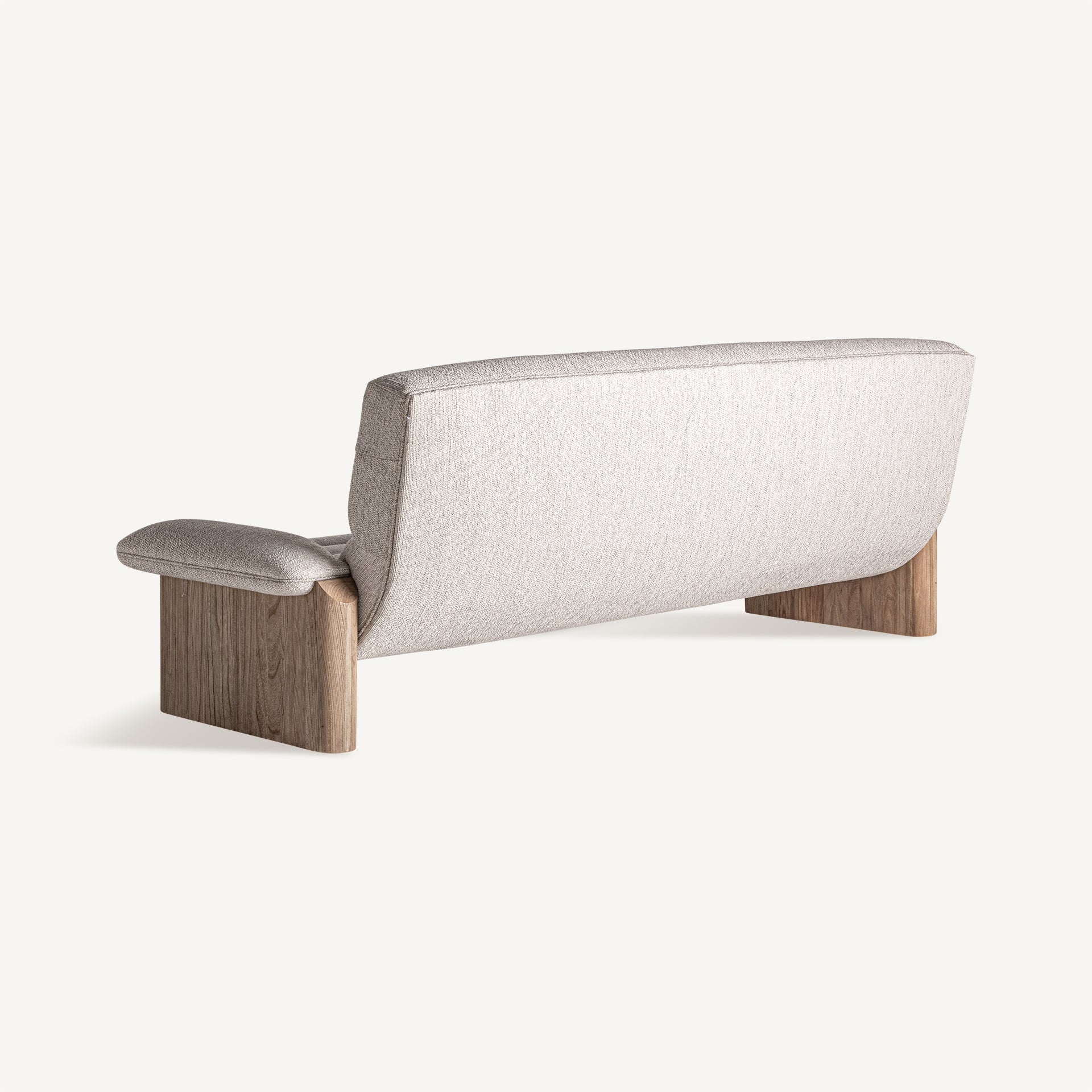 Parte trasera del sofá Jacquard, líneas limpias y respaldo tapizado beige, estructura en roble