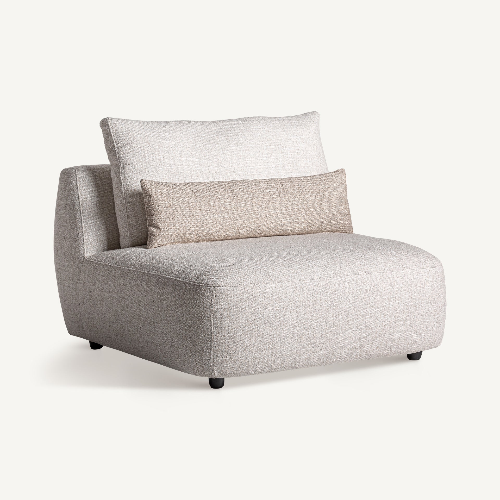 Vista frontal del sofá modular Wingles de 3 módulos, diseño curvo tapizado en lino blanco roto, estilo contemporáneo boutique interiorismo de VICAL.