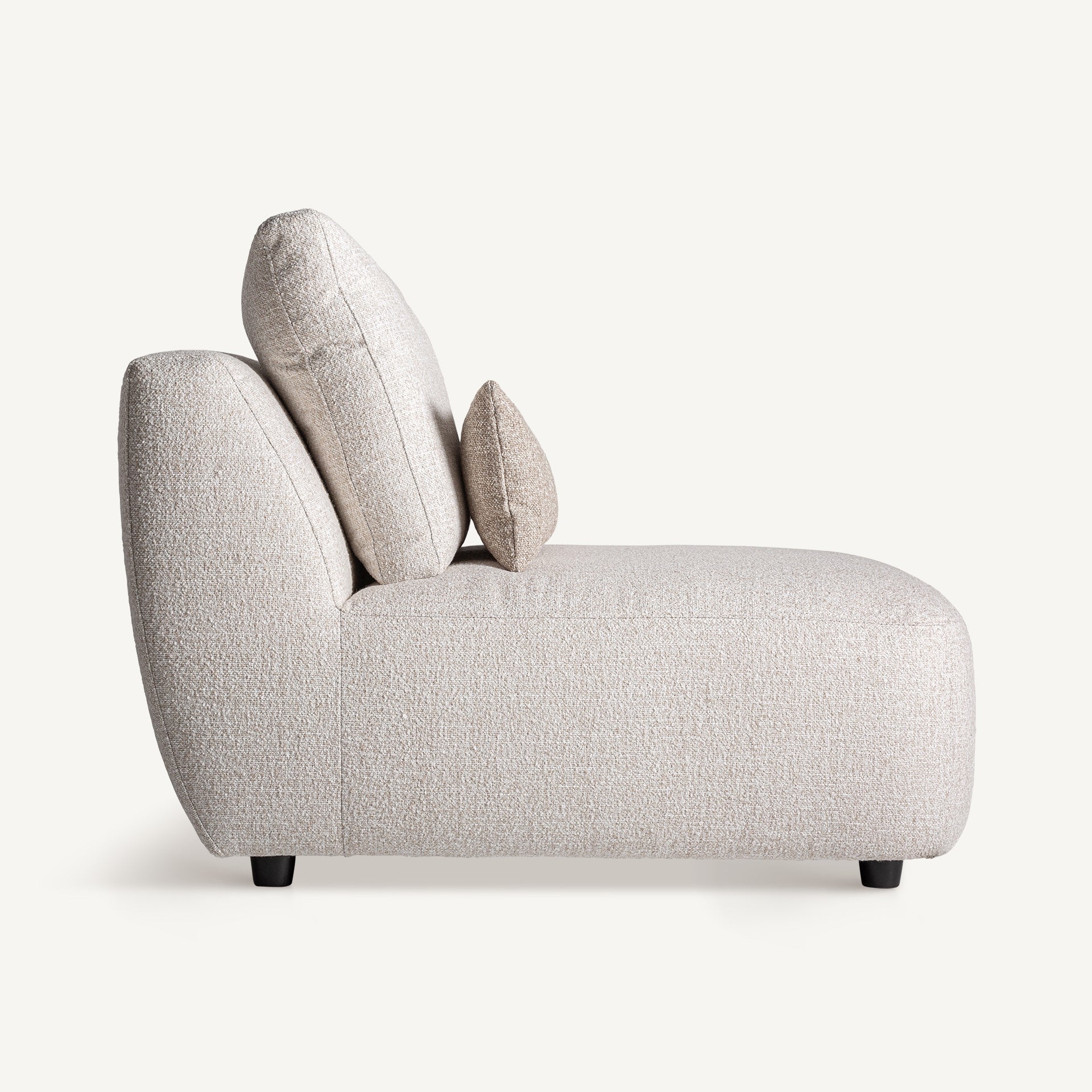 Detalle de conexión entre módulos del sofá Wingles, diseño moderno en lino natural, perfecta integración visual, estilo boutique interiorismo.
