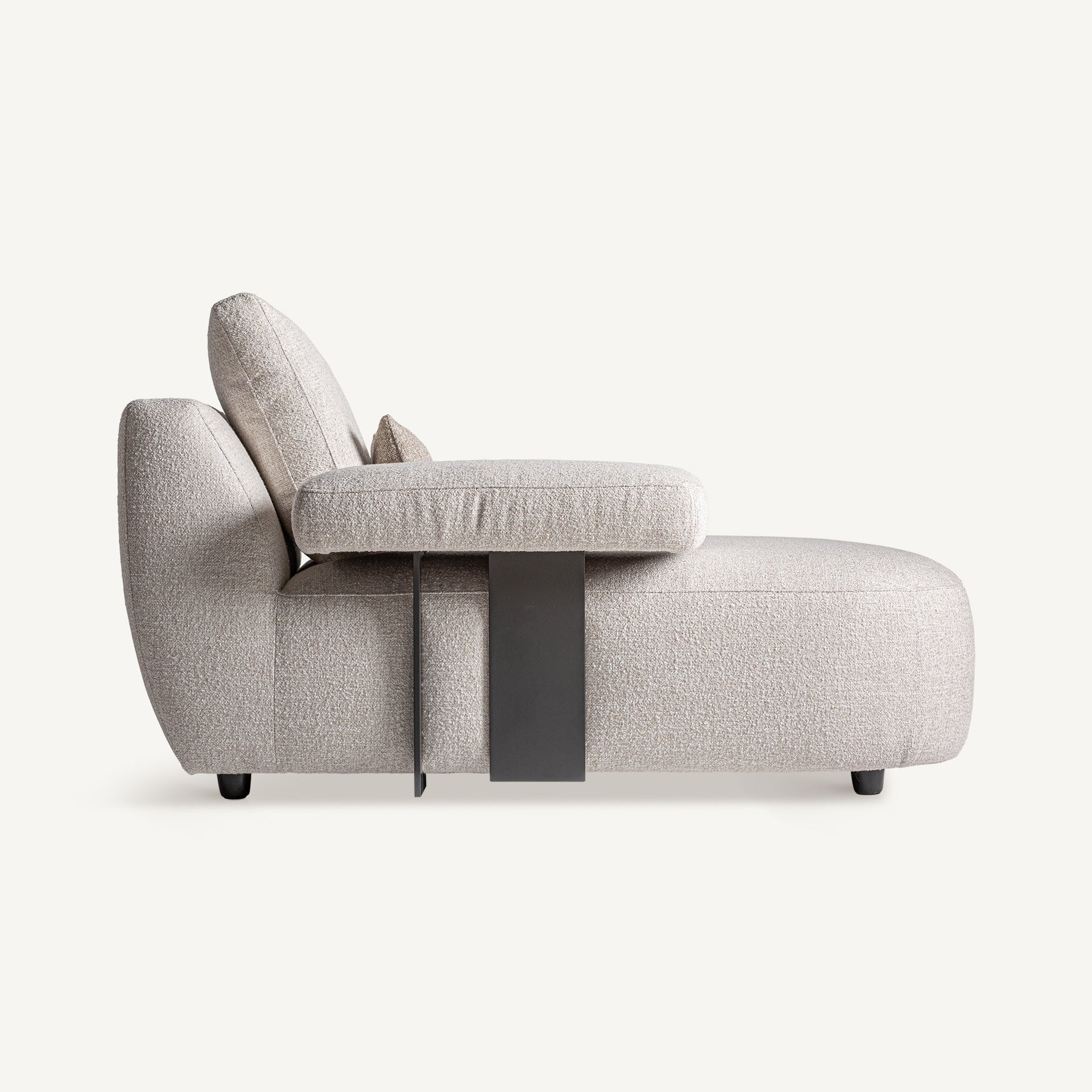 Detalle de conexión entre módulos del sofá Wingles, diseño moderno en lino natural, perfecta integración visual, estilo boutique interiorismo.