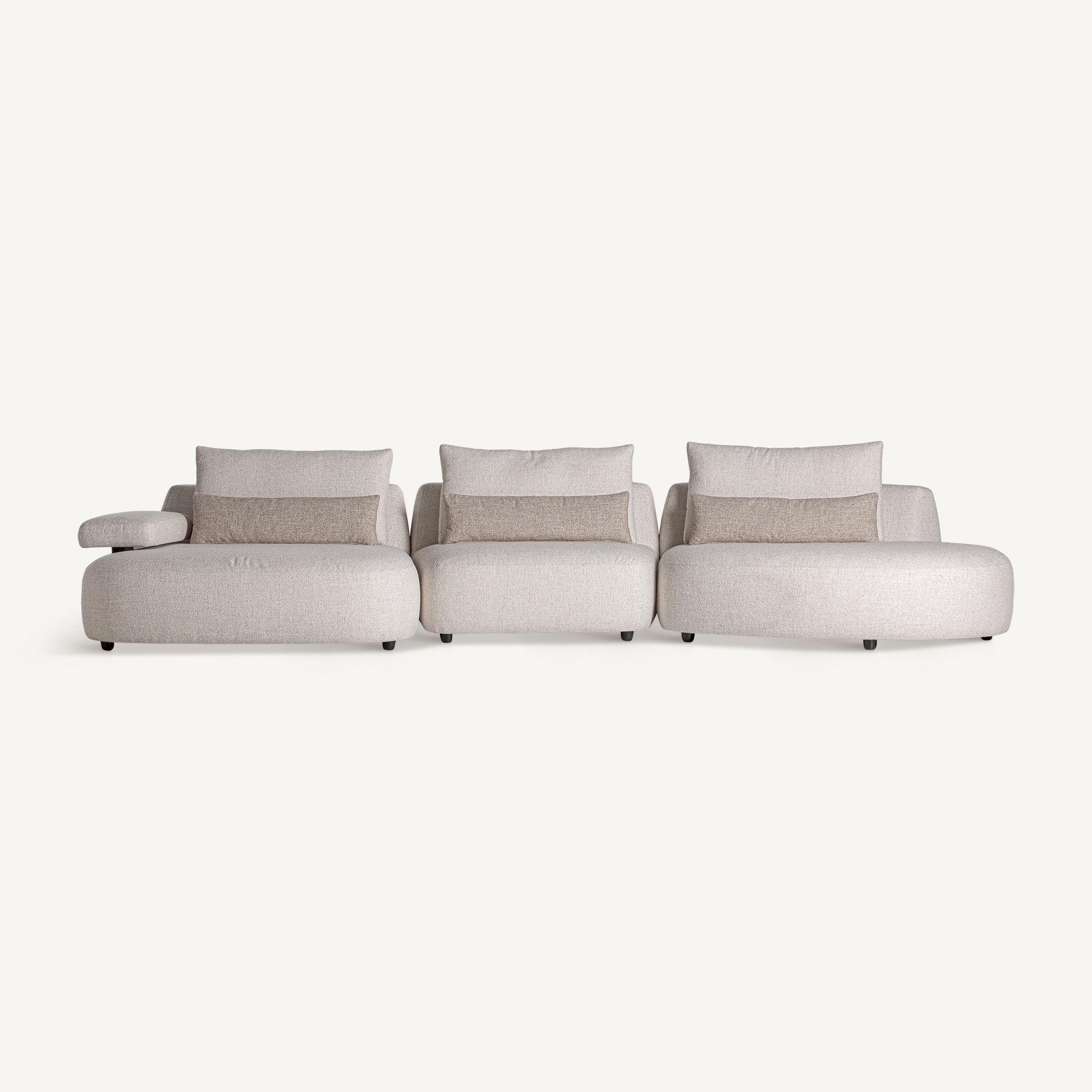 Vista 3/4 frontal del módulo terminal Wingles con diseño curvo, asiento profundo y respaldo envolvente, perfecto para composiciones personalizadas.