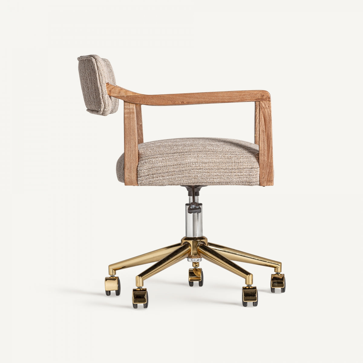 Vista frontal de la silla Nozay con respaldo bajo y diseño sobrio, base giratoria dorada - boutique_interiorismo - vical