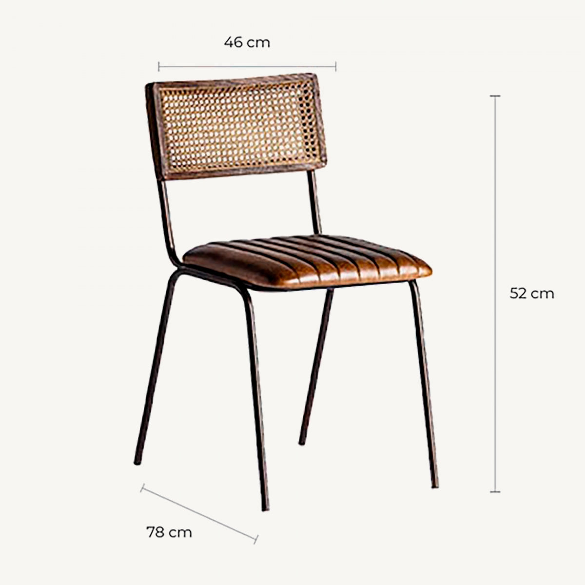 Silla Almstock con medidas visibles, estructura negra y asiento de cuero marrón, estilo industrial robusto