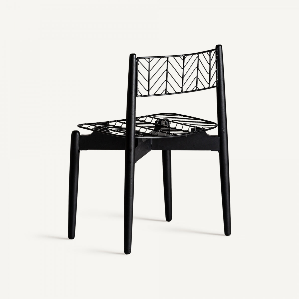 Silla PLISSÉ en conjunto, mostrada en espacio elegante, estilo escultórico boutique interiorismo vical