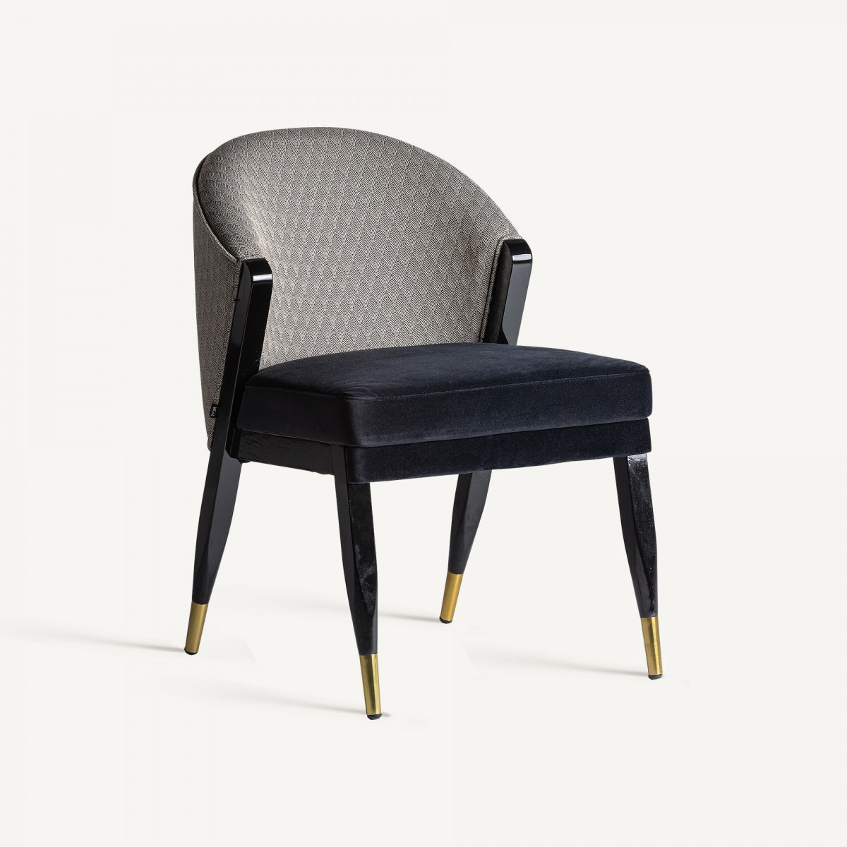 Silla TRUN en terciopelo negro con patas doradas, estilo art déco sofisticado boutique interiorismo vical