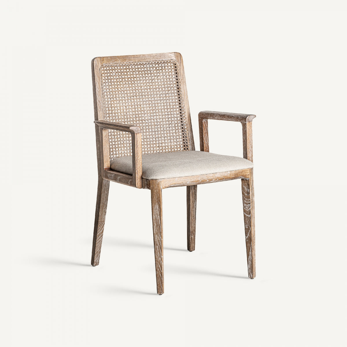 Silla con reposabrazos en madera de fresno decapada y respaldo de rejilla, estilo rústico elegante - boutique_interiorismo - vical