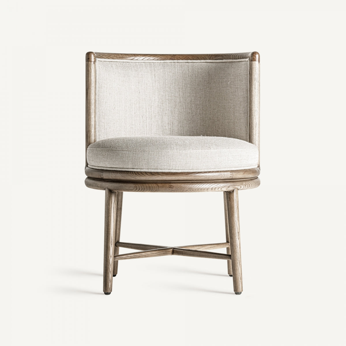 Silla completa con asiento circular y respaldo curvo, base de madera clara y estilo acogedor.