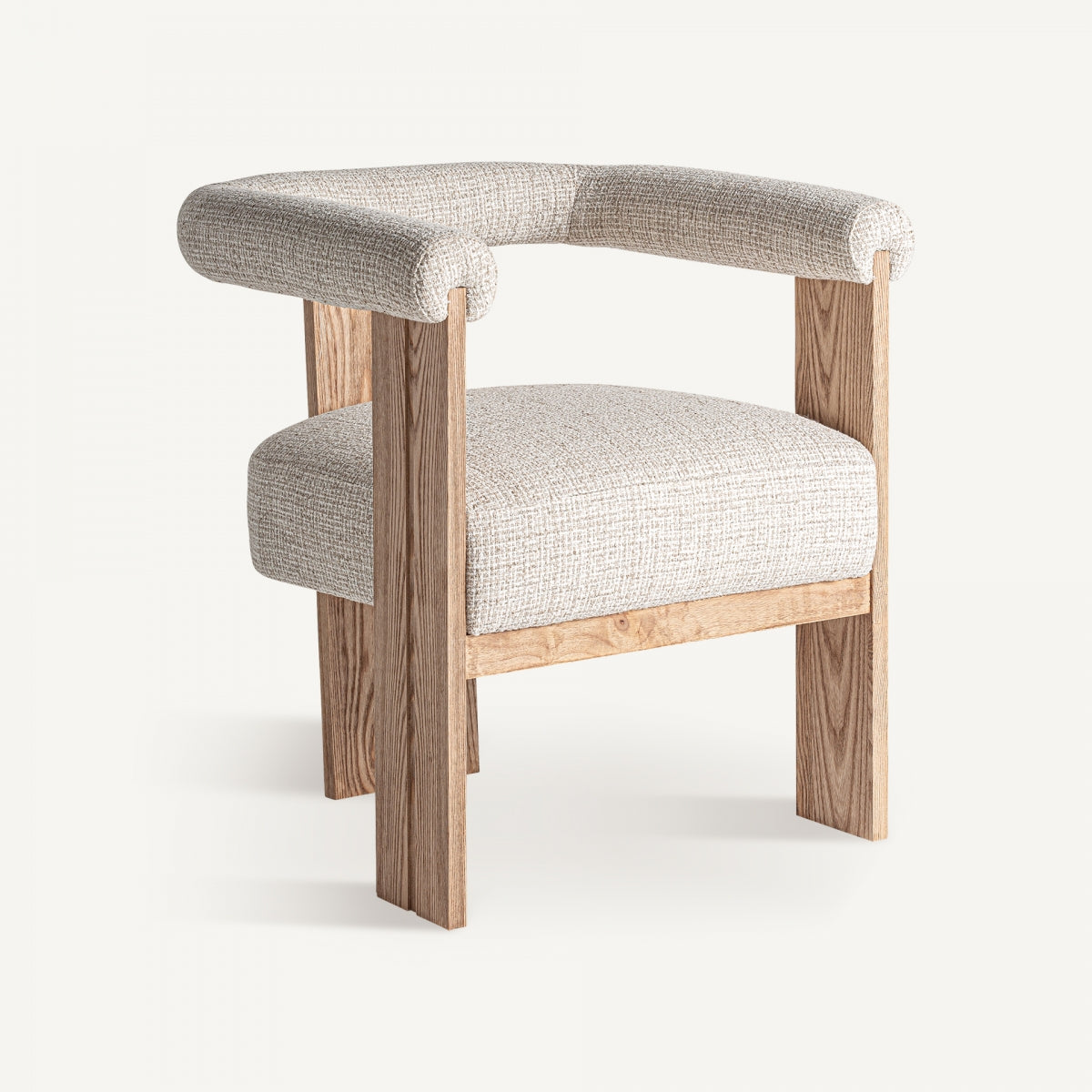 Silla de diseño moderno con respaldo curvo y tapizado bouclé beige vista frontal