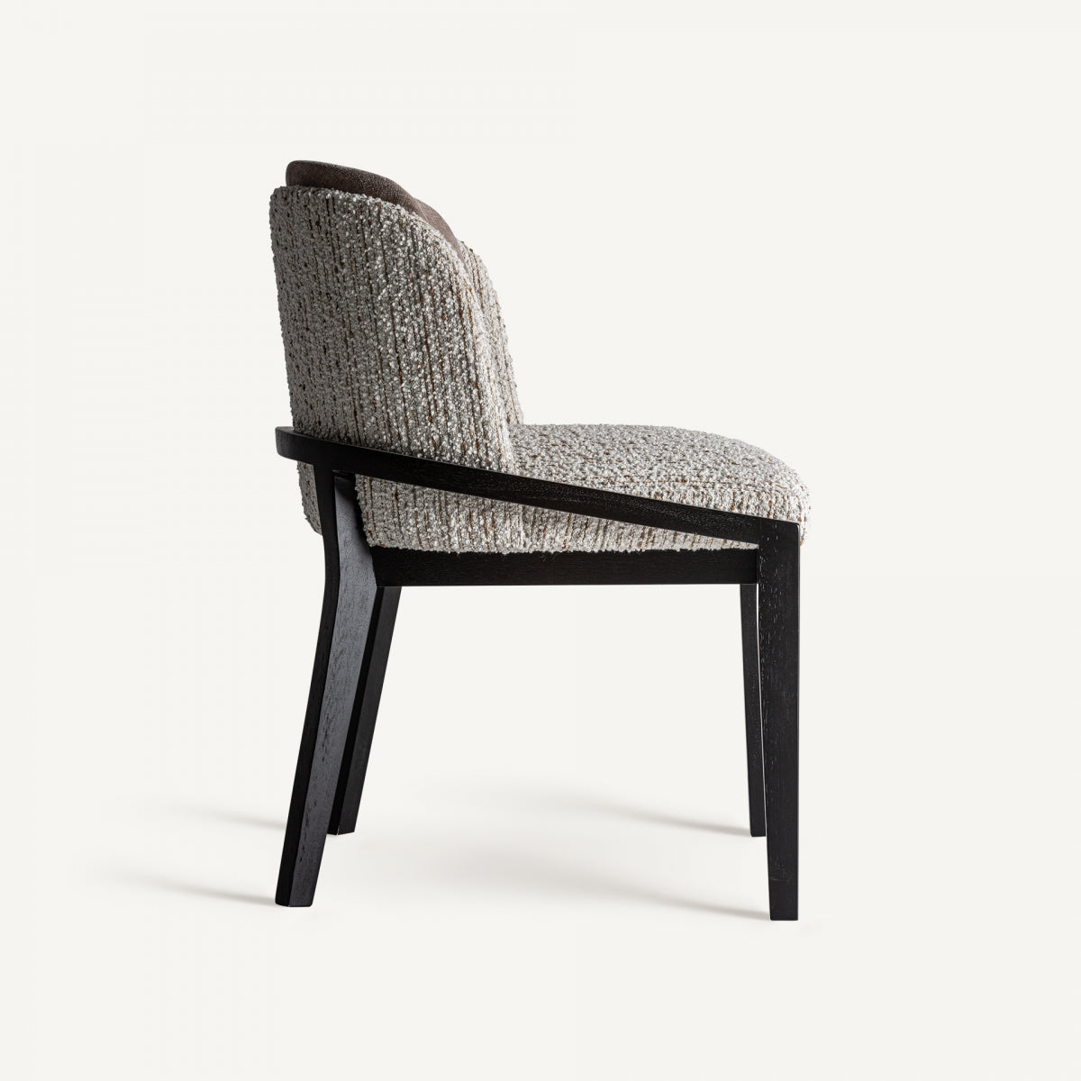 vista lateral silla patas rectas negra tapizado texturizado boutique_interiorismo vical