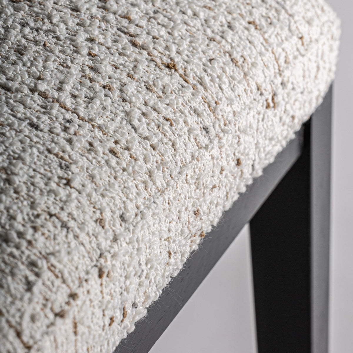detalle tapizado textura boucle colores tierra boutique_interiorismo vical