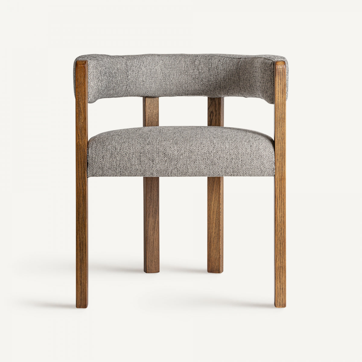 Vista lateral de la silla Wizerne con brazos rectos de madera y tapizado bouclé natural, estilo nórdico