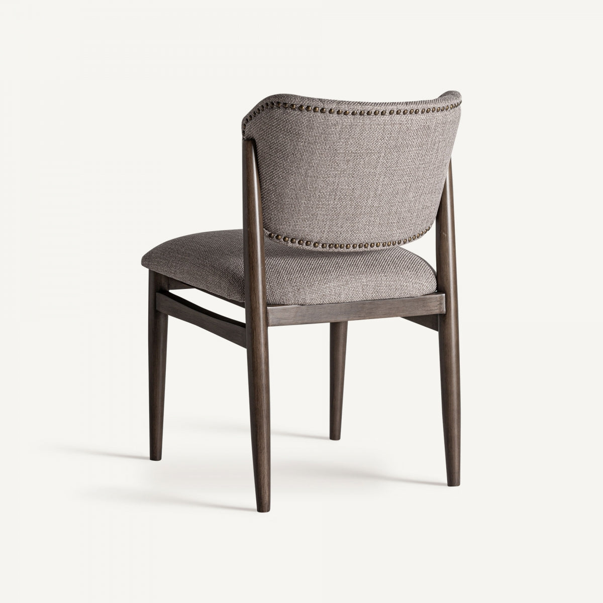 Asiento de madera marrón con veta visible, diseño puro y natural