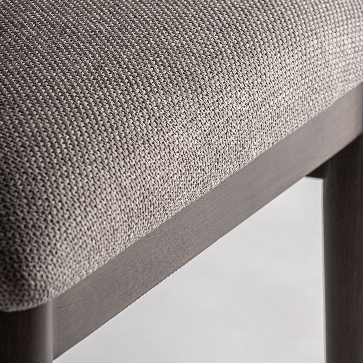 Diseño de inspiración wabi-sabi en madera natural, estilo contemporáneo
