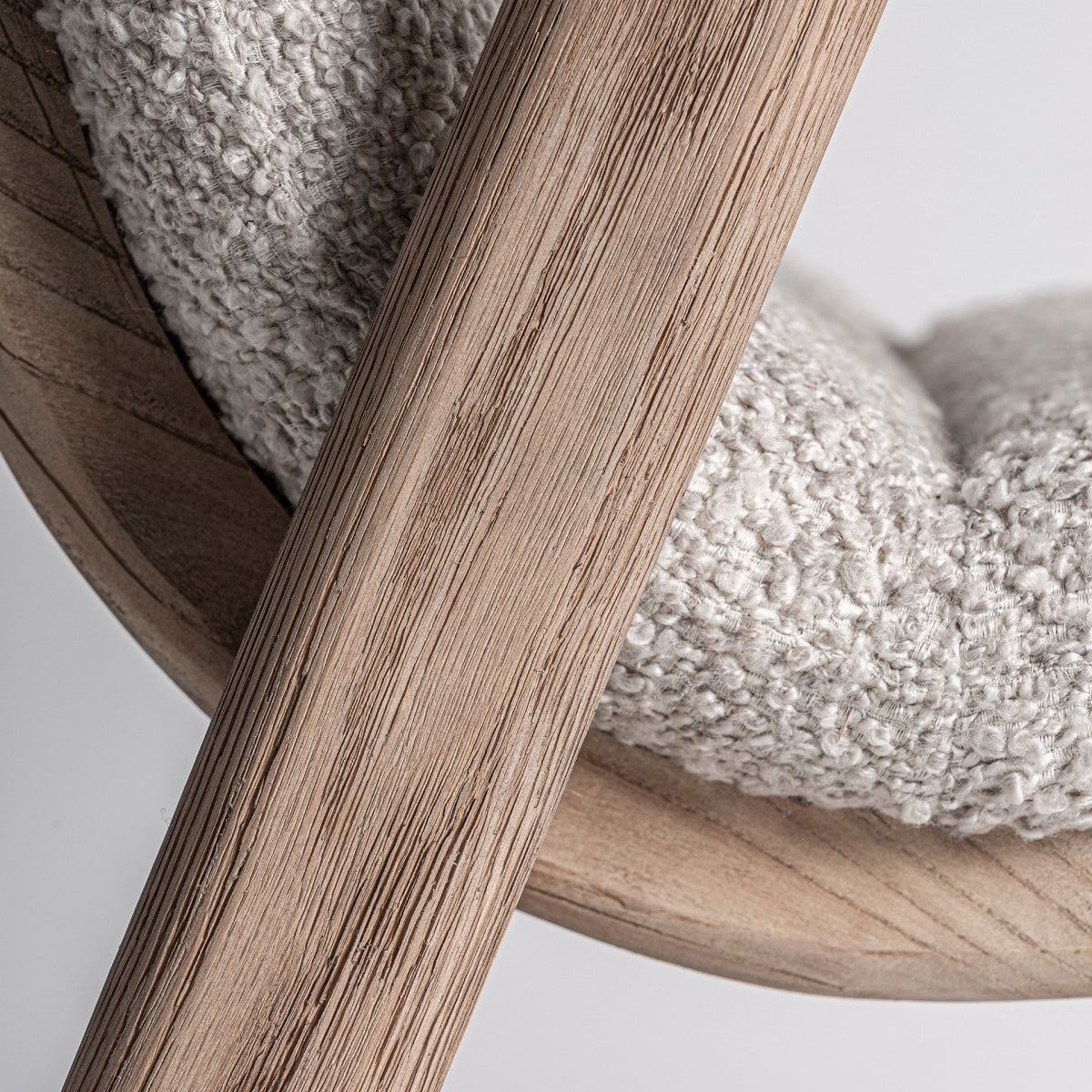 Primer plano de la estructura de madera mostrando la veta natural del material - boutique_interiorismo Vical