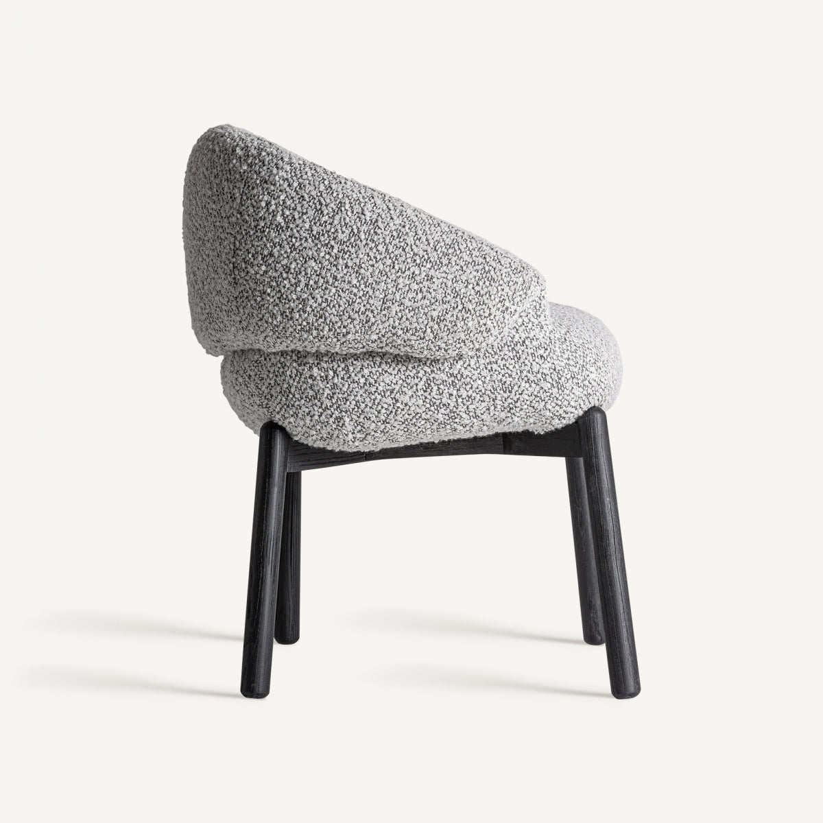 Silla tapizada en bouclé vista 3, patas de madera negra, diseño moderno - boutique interiorismo Vical