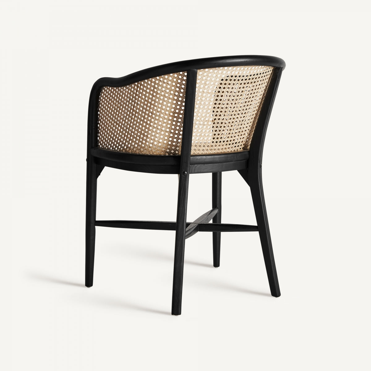 Vista trasera del sillón con respaldo envolvente en rejilla natural - boutique interiorismo vical
