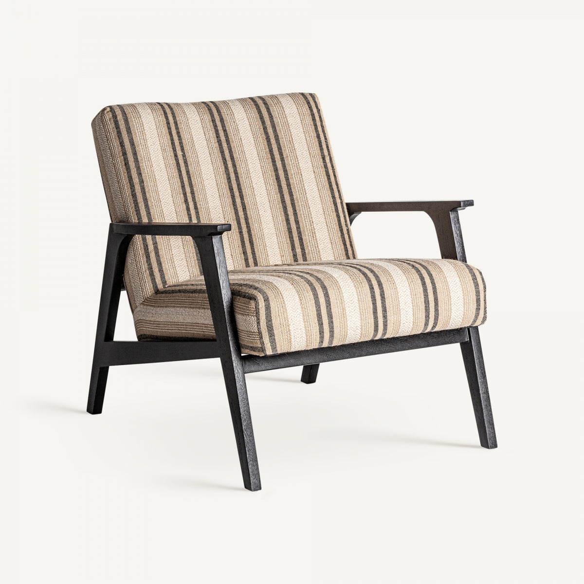 Sillón de rayas beige y negras visto de frente, estilo natural retro, estructura de madera negra