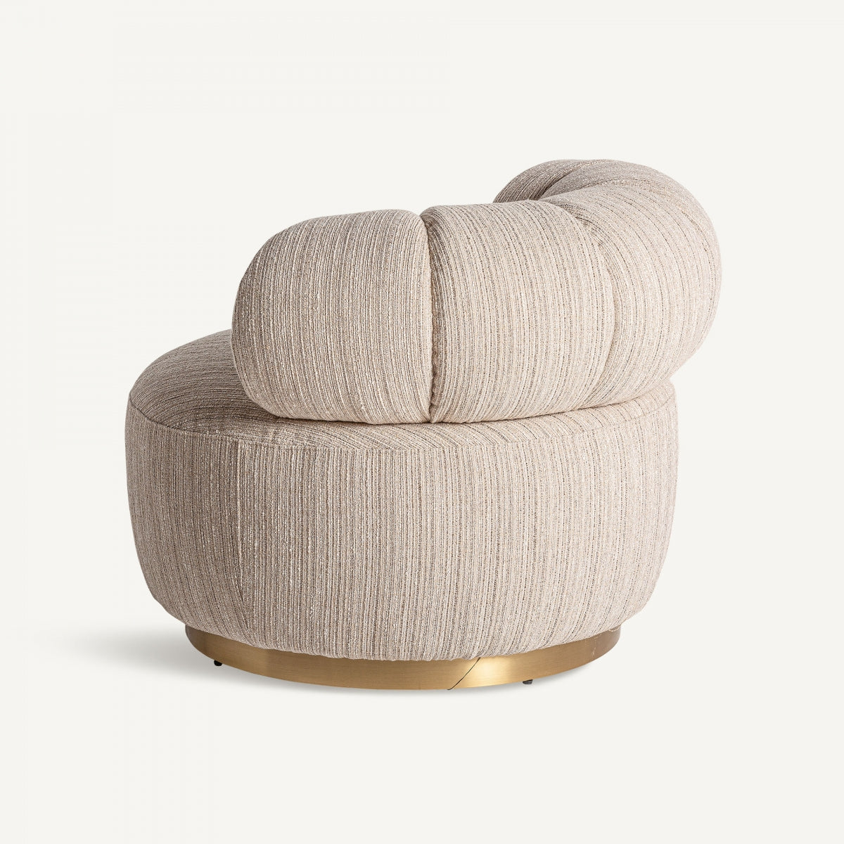 Vista trasera del sillón redondo con respaldo dividido en tres volúmenes y tejido acanalado beige, boutique interiorismo vical
