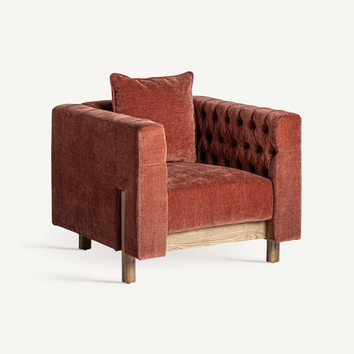 Butaca de terciopelo color teja con brazos capitoné, estilo contemporáneo | boutique interiorismo Vical