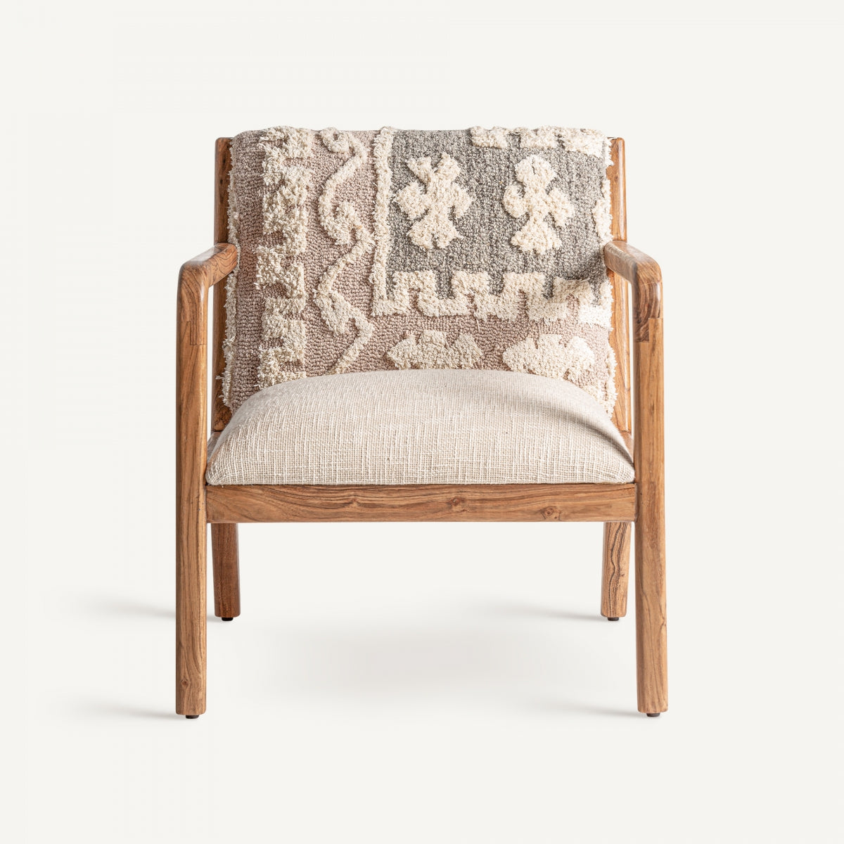 Butaca de diseño artesanal con asiento beige y respaldo con relieve textil étnico - vista frontal - boutique_interiorismo_vical
