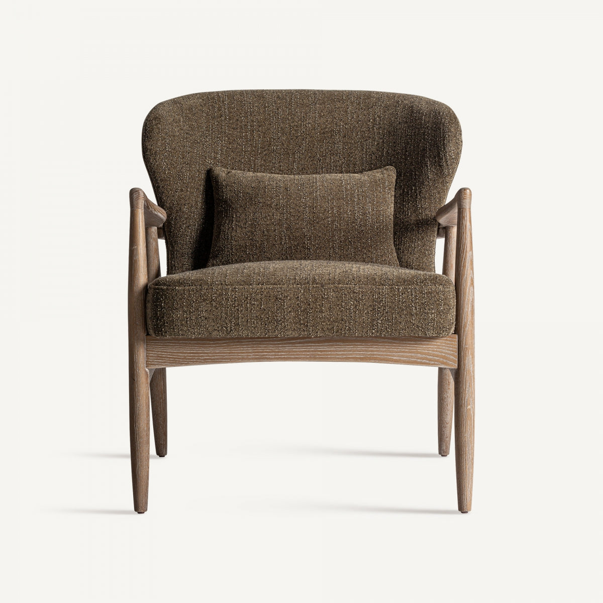 Primer plano del tejido bouclé marrón del sillón TARRES, textura acogedora y elegante