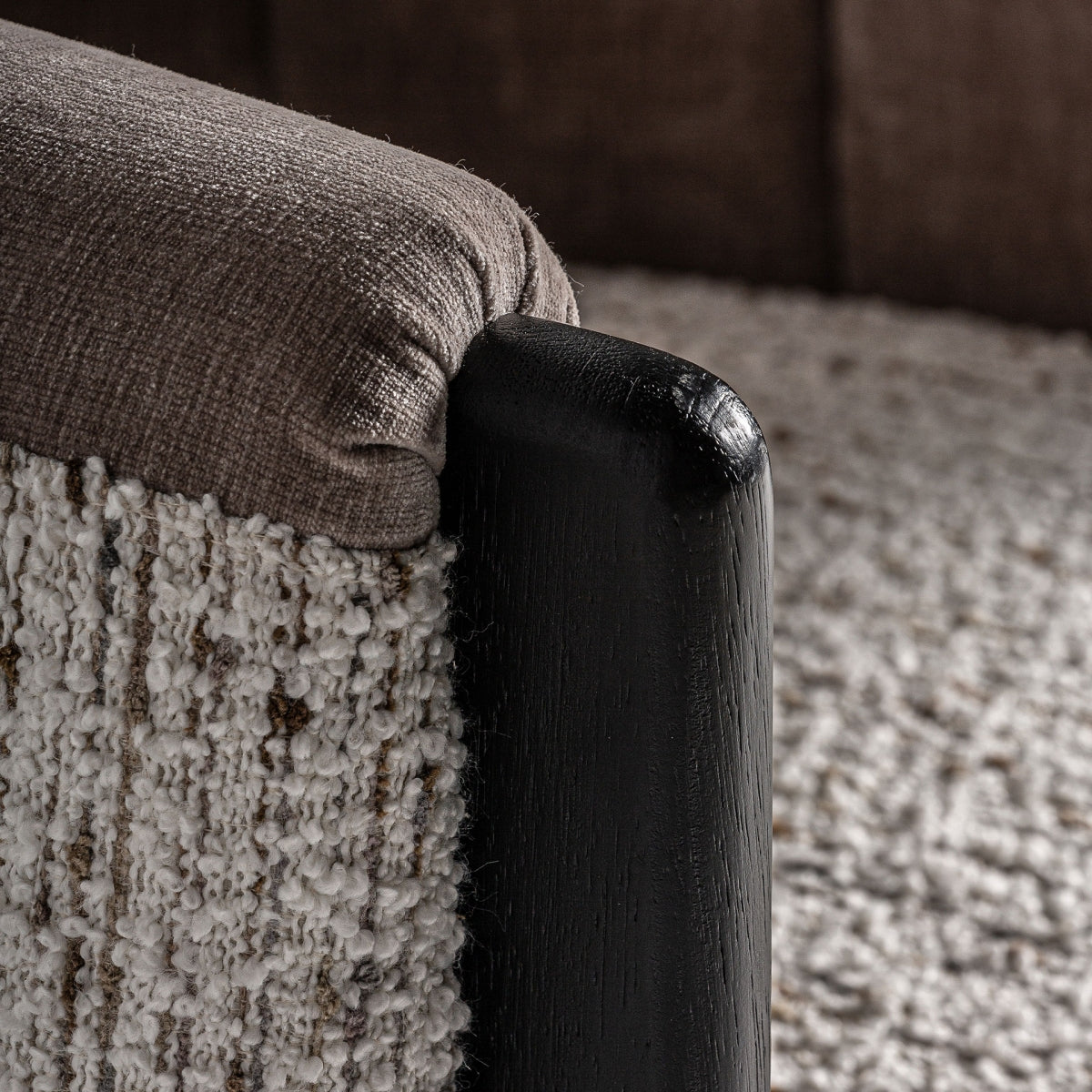  detalle superior boucle crema veta madera curva boutique_interiorismo vical