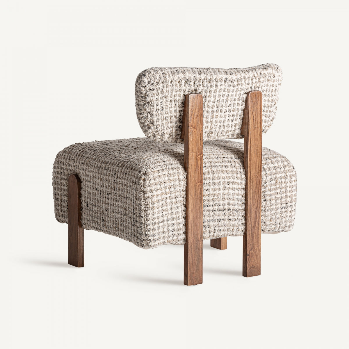 Vista trasera del sillón con respaldo tapizado y patas verticales en madera, diseño estructural, boutique interiorismo Vical