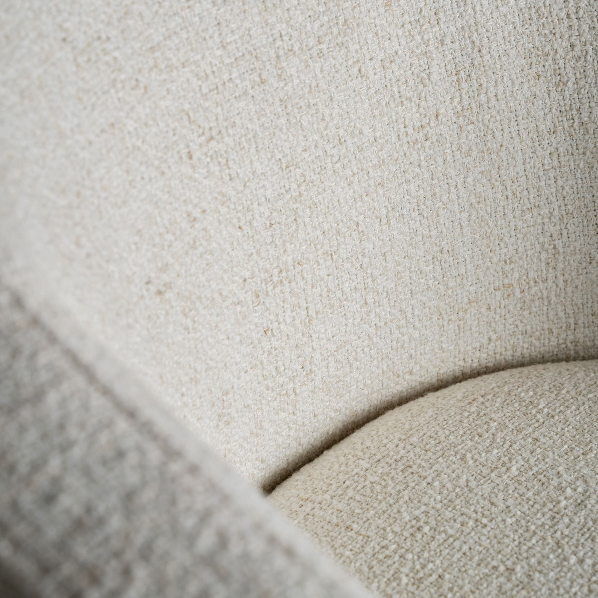 Detalle-base-curva-blanco-roto-sillon-bilais-acabado-art-deco-boutique_interiorismo-vical.jpg