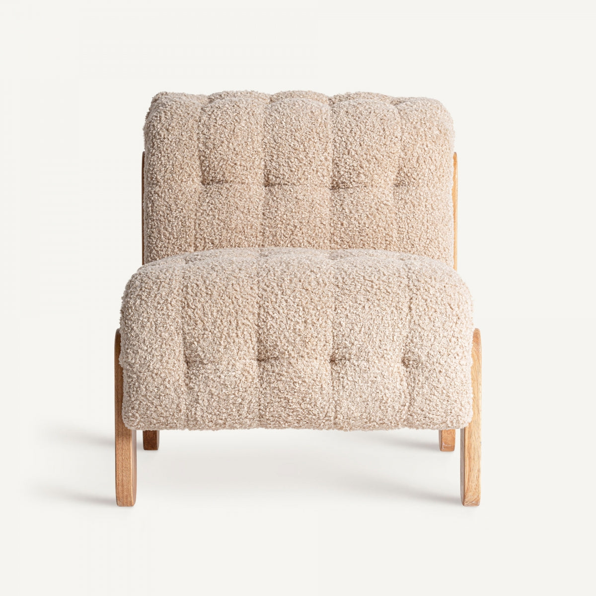 Butaca Neyprat en bouclé rizado natural, vista frontal, diseño mullido sin brazos, estilo escandinavo moderno