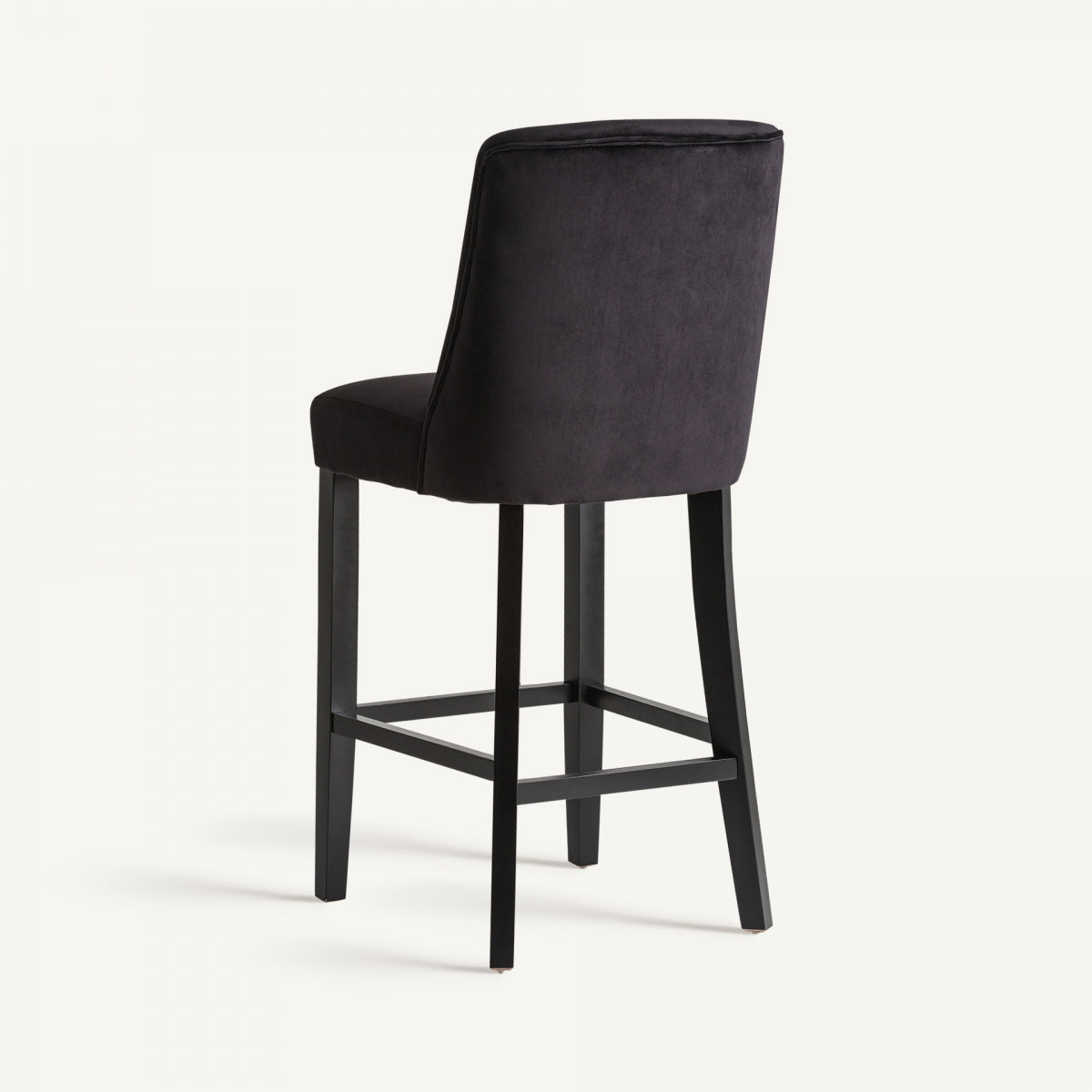 Vista trasera del taburete con respaldo acolchado en terciopelo, diseño sobrio y refinado.