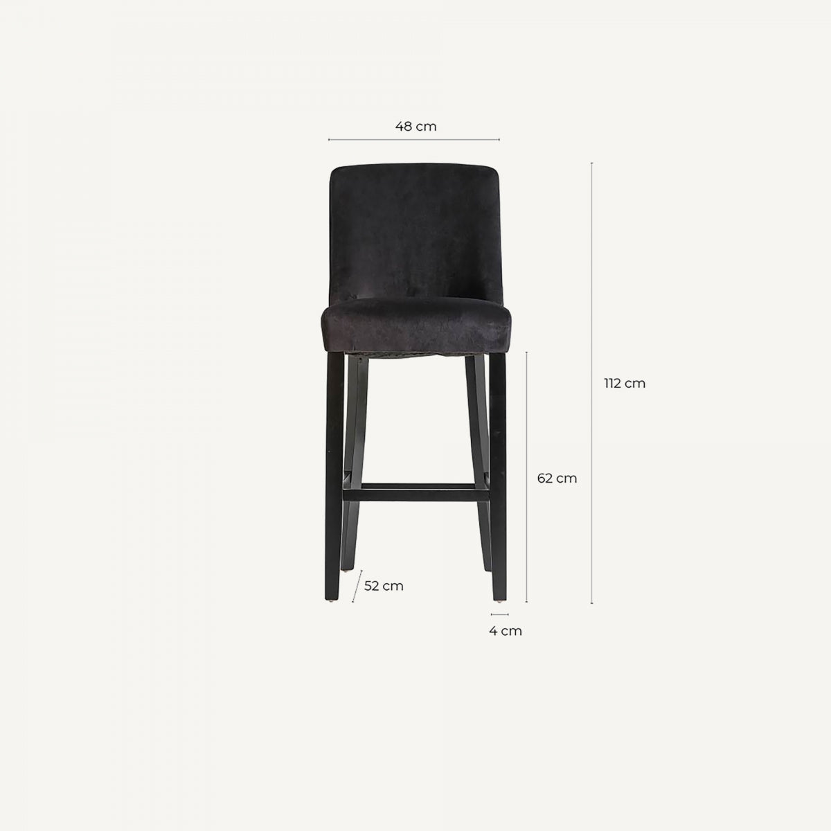 Imagen con medidas del taburete negro, proporciones ideales para barras de cocina modernas.