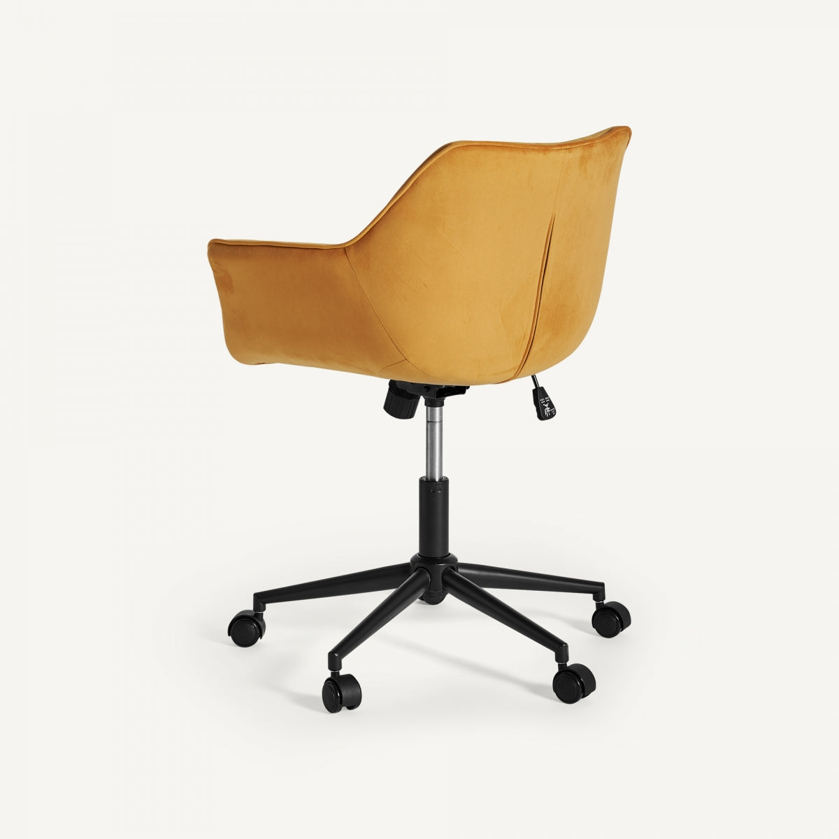 Parte trasera de la silla Blere con tapizado mostaza y líneas suaves en estilo industrial - boutique_interiorismo - vical
